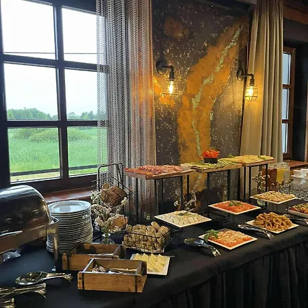 Hotel Kraina Jezior *