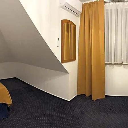 Hotel Kraina Jezior *